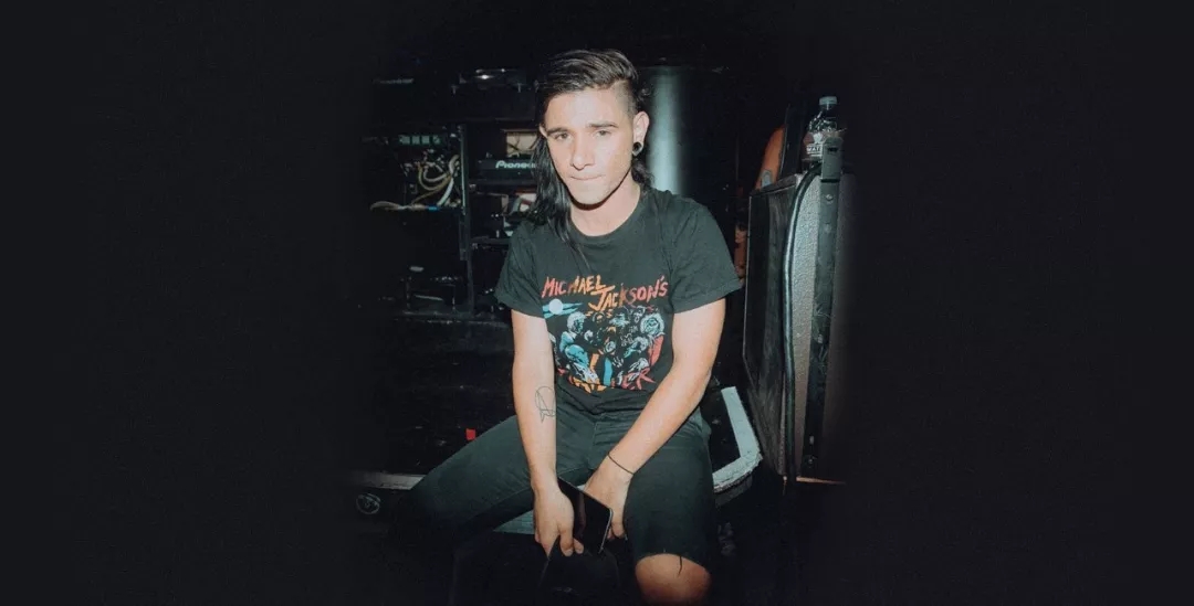 18岁且已 18岁且已