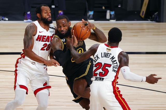 题暴露在两 题暴露在两